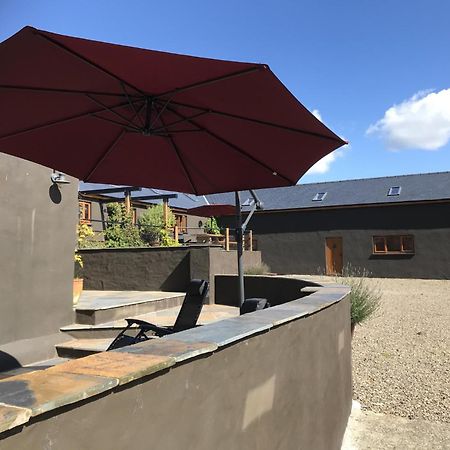 Foxglove - Luxurious Barn Conversion - Blossom Farm Johnston エクステリア 写真