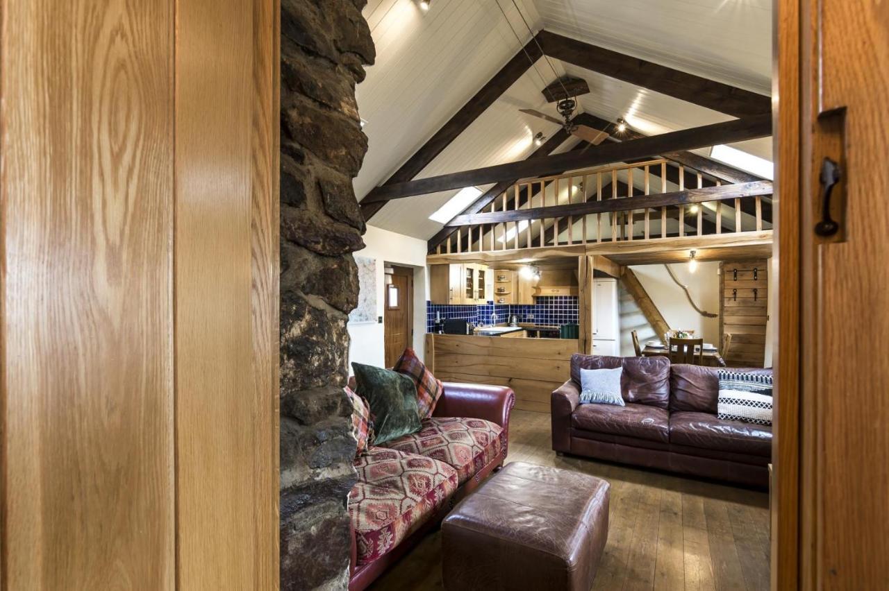 Foxglove - Luxurious Barn Conversion - Blossom Farm Johnston エクステリア 写真