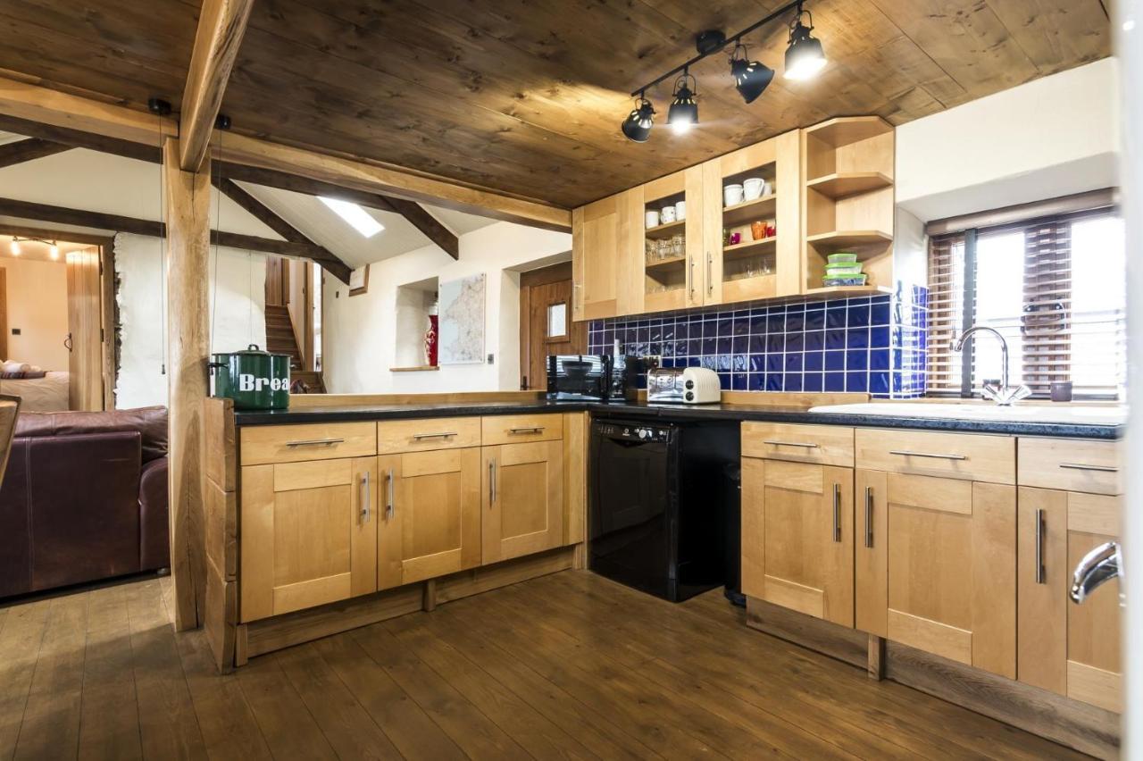 Foxglove - Luxurious Barn Conversion - Blossom Farm Johnston エクステリア 写真