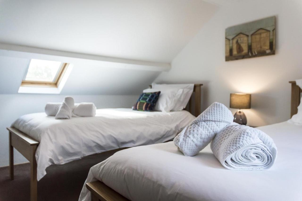 Foxglove - Luxurious Barn Conversion - Blossom Farm Johnston エクステリア 写真