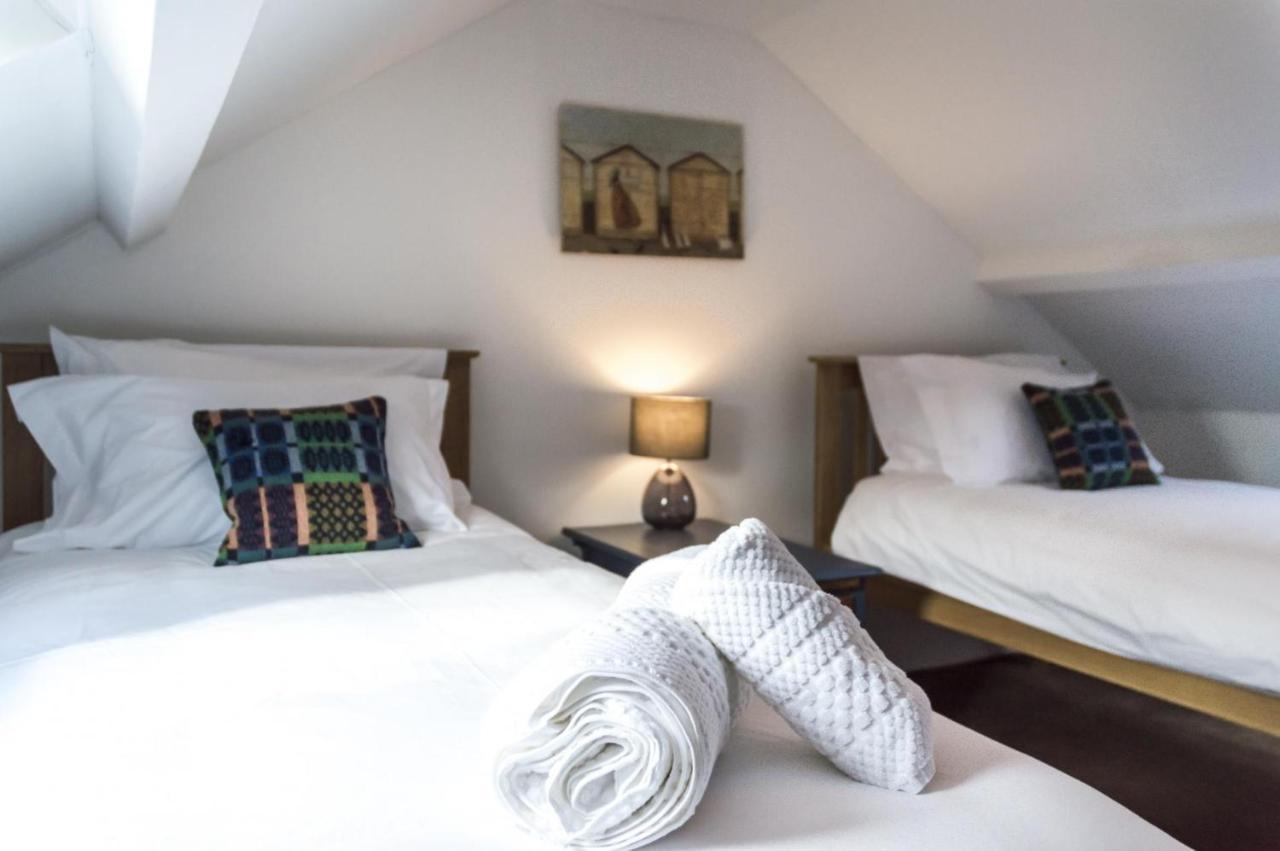 Foxglove - Luxurious Barn Conversion - Blossom Farm Johnston エクステリア 写真
