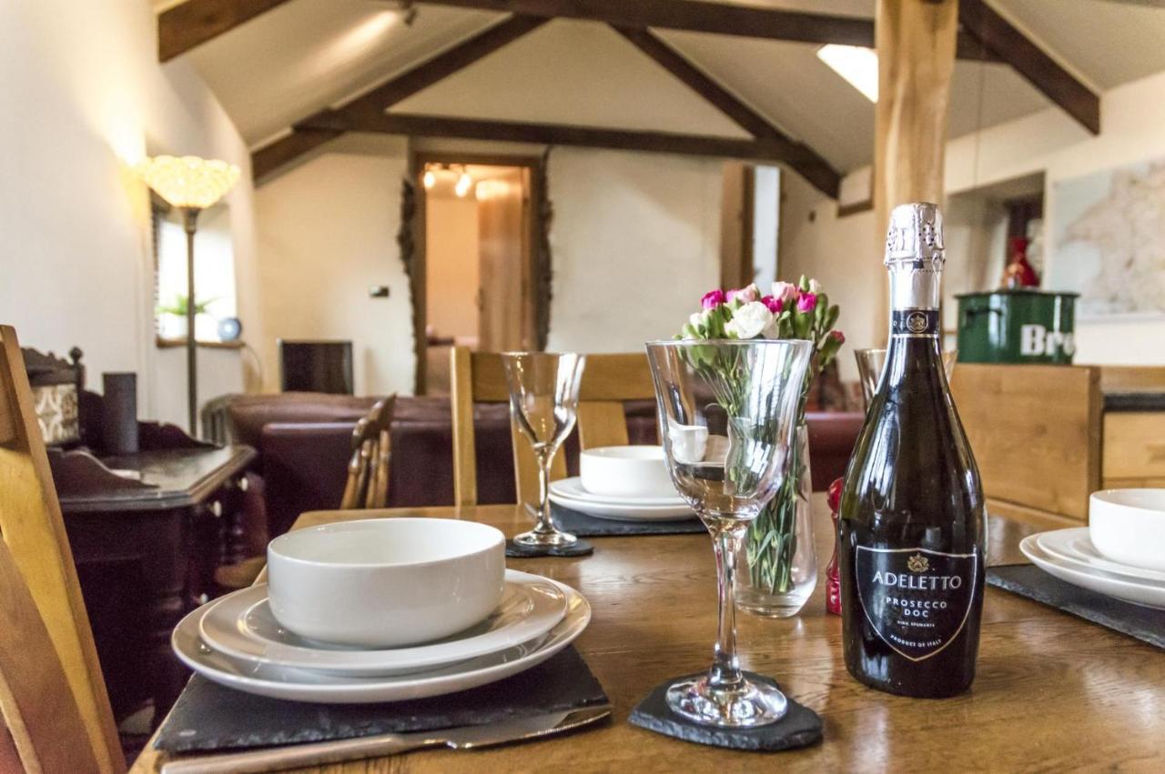 Foxglove - Luxurious Barn Conversion - Blossom Farm Johnston エクステリア 写真