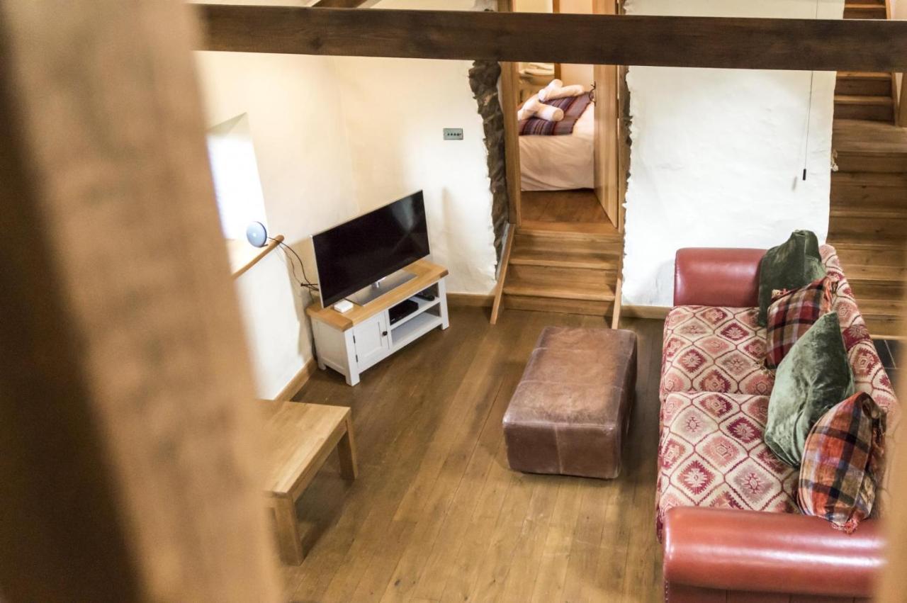 Foxglove - Luxurious Barn Conversion - Blossom Farm Johnston エクステリア 写真